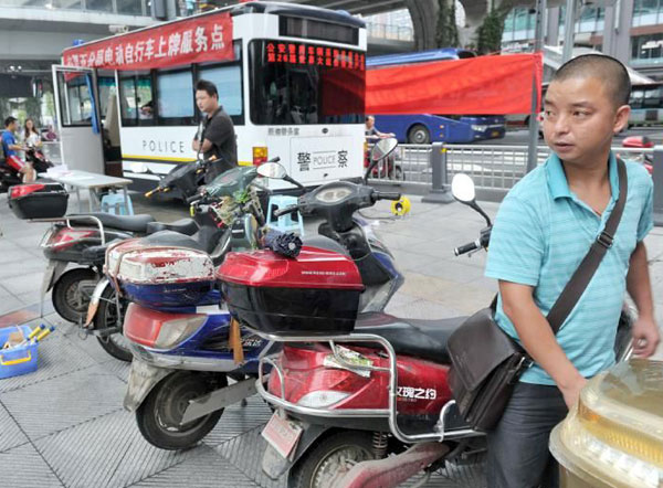 成都电瓶车将“持证上岗”限速15公里再引争议