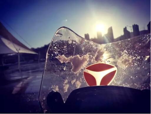 初雪路测雅迪Z3s：兼具安全和颜值的高端智能电动车！